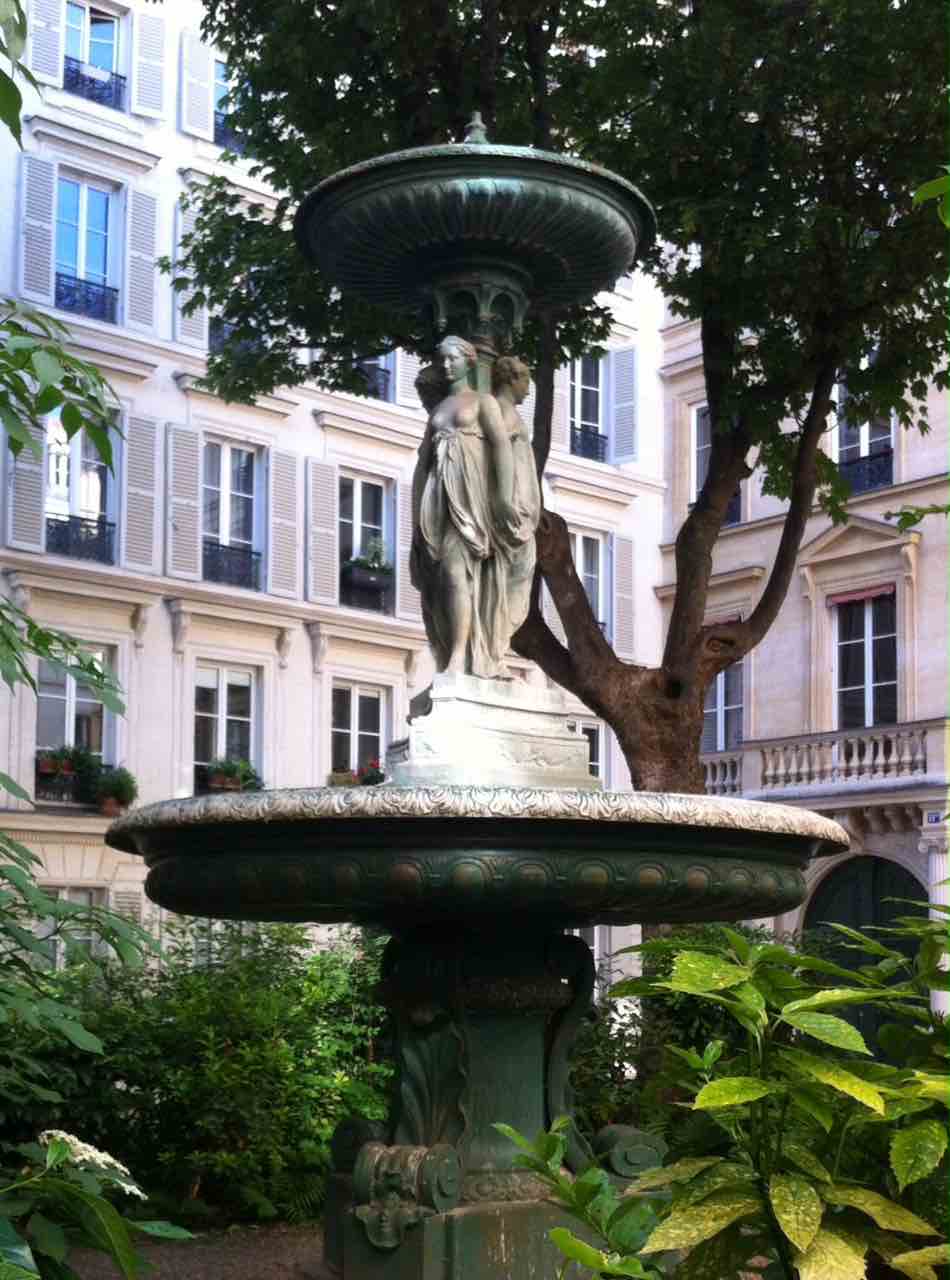 Fontaine Cité Trévise 2 copie.jpg